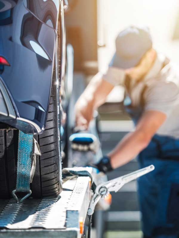 Oto Kurtarıcı Çalışanı